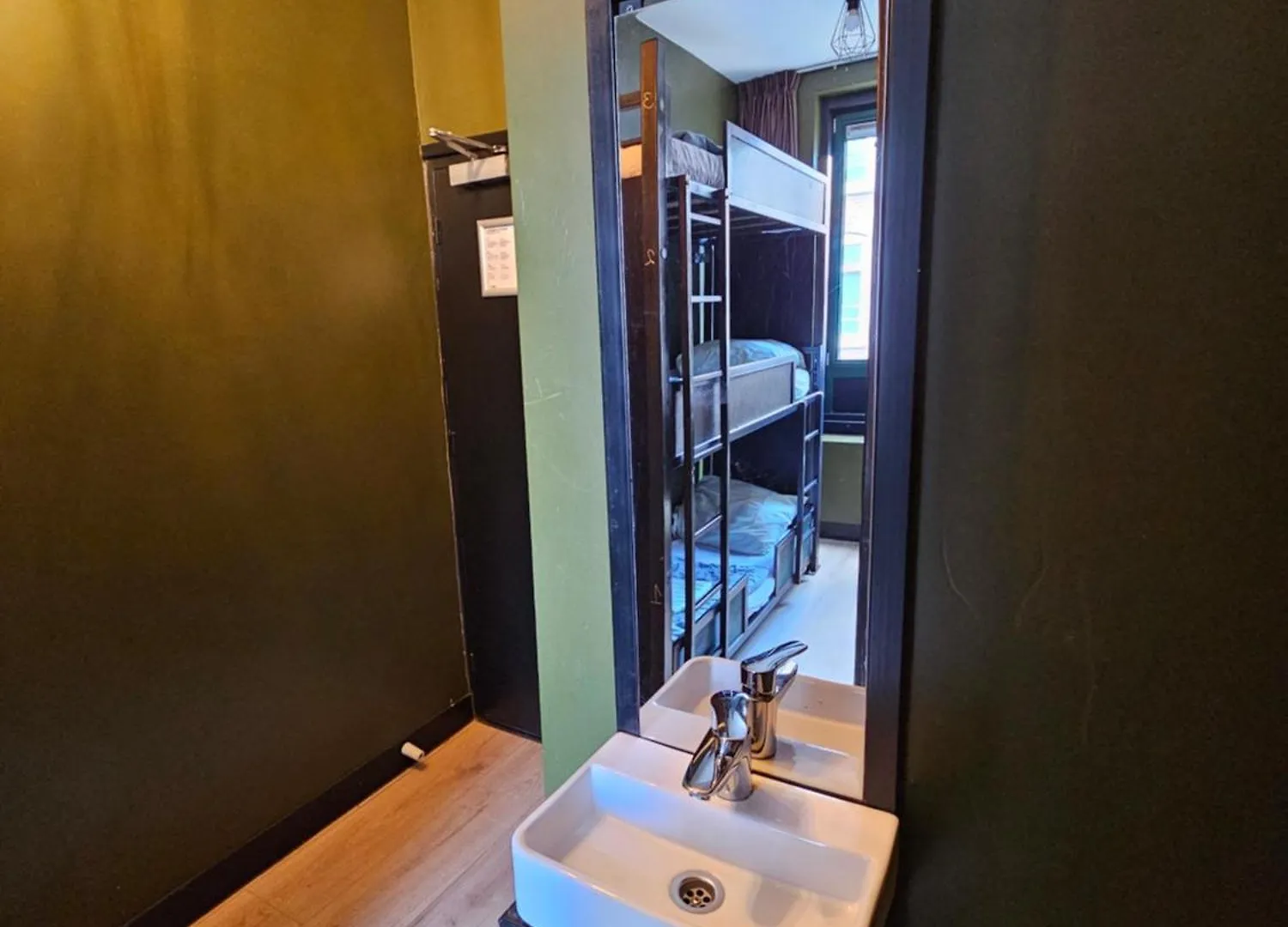 Crossroads Hostel Amsterdam