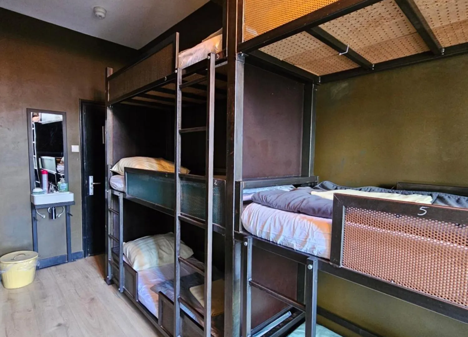 Crossroads Hostel Amsterdam