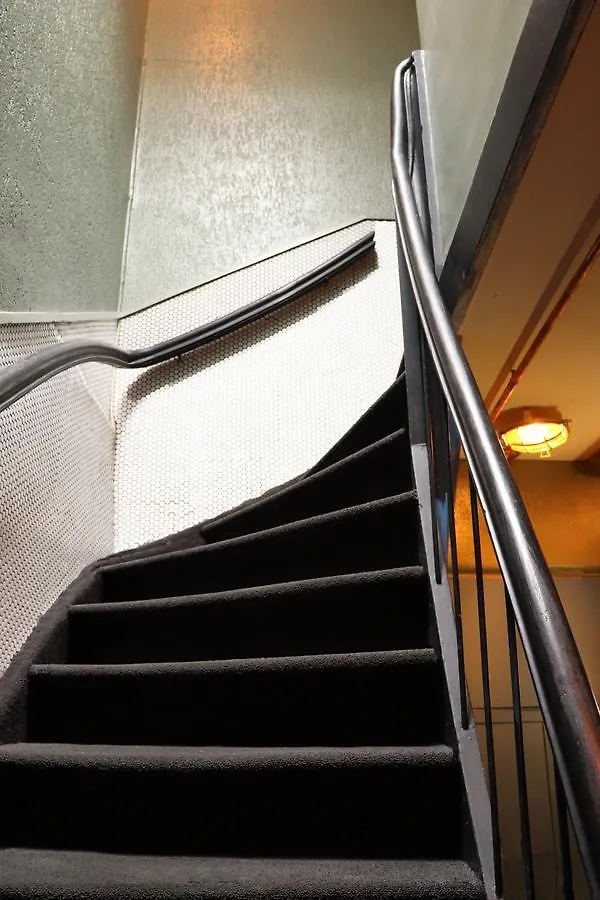 Crossroads Hostel Amsterdam
